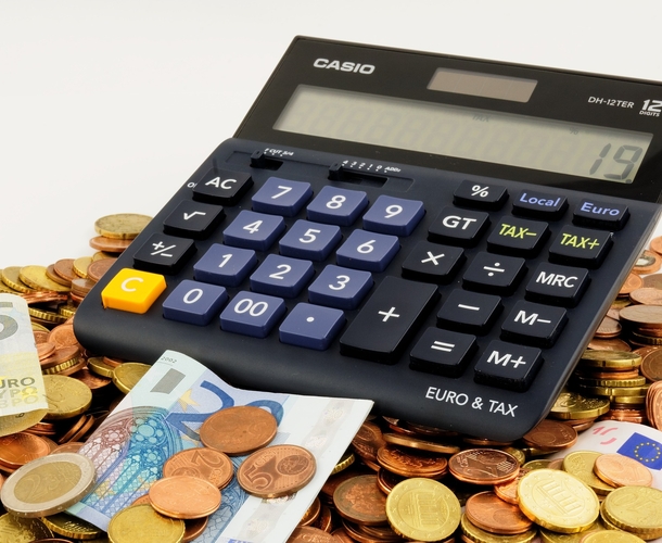 SA tentatively rebalances as global economy faces